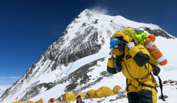 登頂可即時打卡！尼泊爾政府將於珠穆朗瑪峰頂設立免費 Wi-Fi