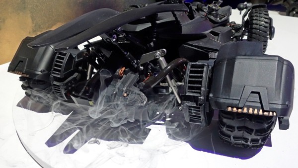 新款遙控 Batmobile 更高級！啟動引擎可模擬出煙情況超逼真