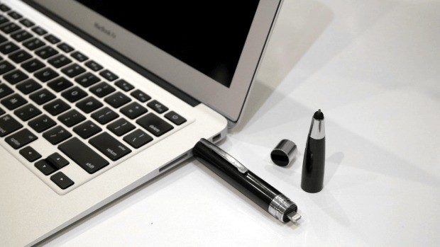 一支筆多功能：原子筆+手寫筆+尿袋+記憶棒+屏幕抹布