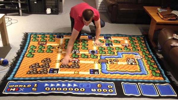 人手逐針織出來！挪威玩家花 6 年時間編織出《Super Mario Bros. 3》世界地圖地毯