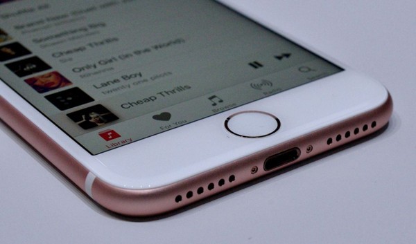 KGI 分析師稱 iPhone 8 將繼續用 Lightning 插口！但同時加入 USB-C 快速充電