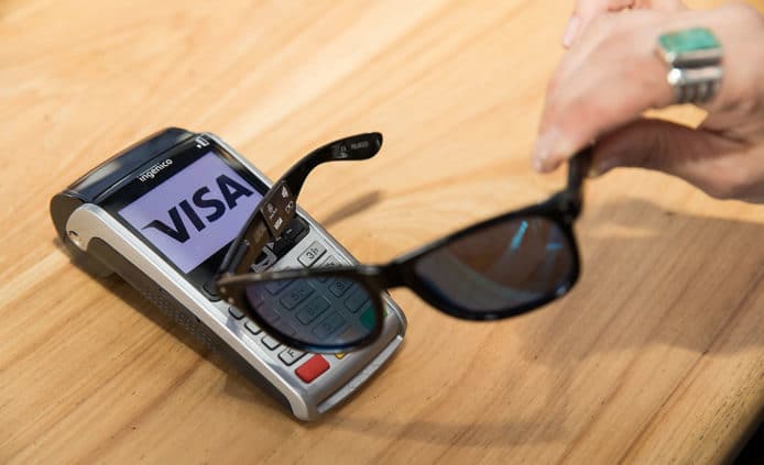 方便嗎？Visa 測試 NFC 輕觸付費太陽眼鏡