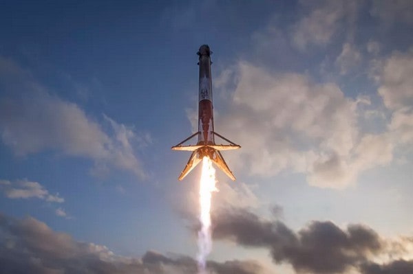 【有片睇】有史以來最完美！SpaceX 公開「二手」獵鷹九號火箭多角度著陸片段