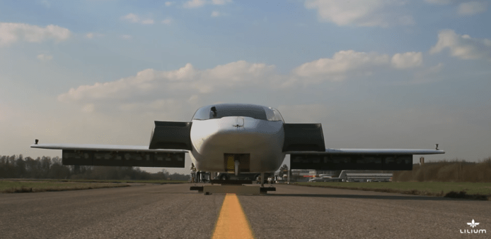 載人電動機試飛成功 世界首架可垂直離著陸