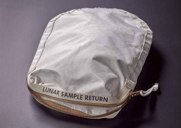 裝有月球灰塵！阿波羅 11 號登月任務布袋即將拍賣
