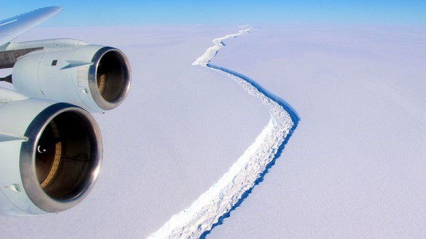 南極洲冰架巨大裂縫急速伸延！史上最大冰山即將誕生