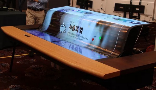 應用層面更廣闊！LG 發表全球首款 77 吋可彎曲及透明 OLED 熒幕