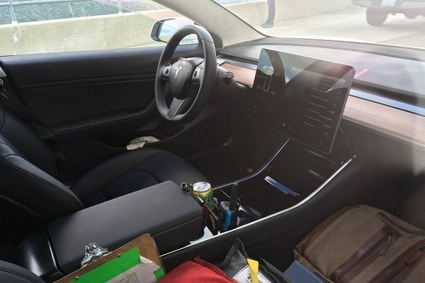 Tesla Model 3 實照曝光！車廂內籠超簡約不設儀錶板