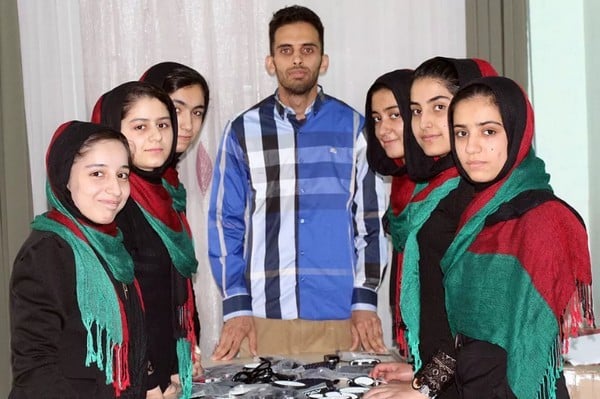 阿富汗少女團隊終取得美國簽證參加機械人比賽　特朗普下令放行！