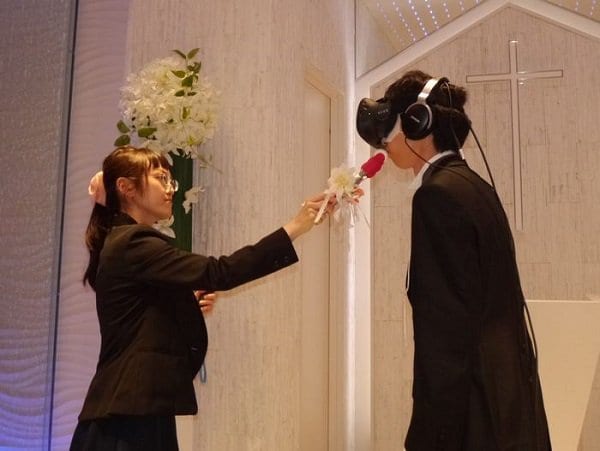 【有片睇】日本「VR 婚禮」與二次元新娘結婚！用綿花糖體驗錫嘴禮成