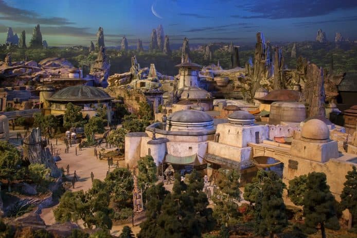 先睹為快！迪士尼《星球大戰》園區設計完成，公開實物模型