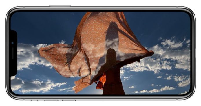 iPhone X 播片時會自動縮放　不會被「M字額」遮蔽了部份畫面
