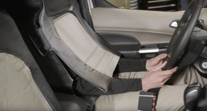 【有片睇】扮「無人駕駛」看路人反應　司機Cosplay駕駛座椅