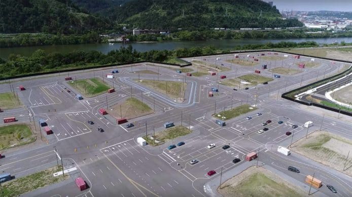 Uber 建設模擬城市測試自動駕駛系統
