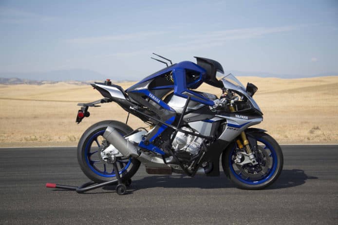 Yamaha 進化版機械人電單車車手　獨立駕駛開到時速200公里