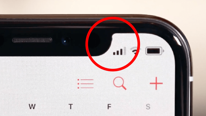 【有片睇】iPhone X 「M字額」附近現黑點　熒幕有瑕疵？