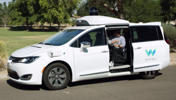 【有片睇】Google Waymo 真・無人駕駛的士　公路載人測試成功