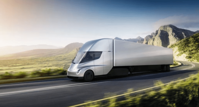 Tesla Semi 電動貨車　流線外型續航800公里