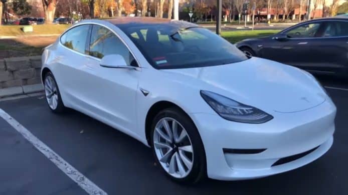 【有片】首名非 VIP 收車！Tesla Model 3 全面睇