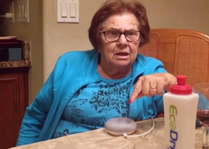初次接觸智能助理   85 歲婆婆試玩 Google Home Mini
