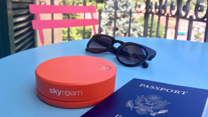 Skyroam SOLIS 旅行夥伴　全球 4G LTE 漫遊神器 + 充電器