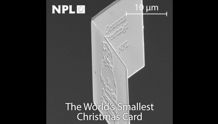 英國製作全球最細聖誕卡　大小只有一枚郵票2億分之1