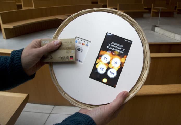 迎接無現金時代  法國教會拍卡收奉獻