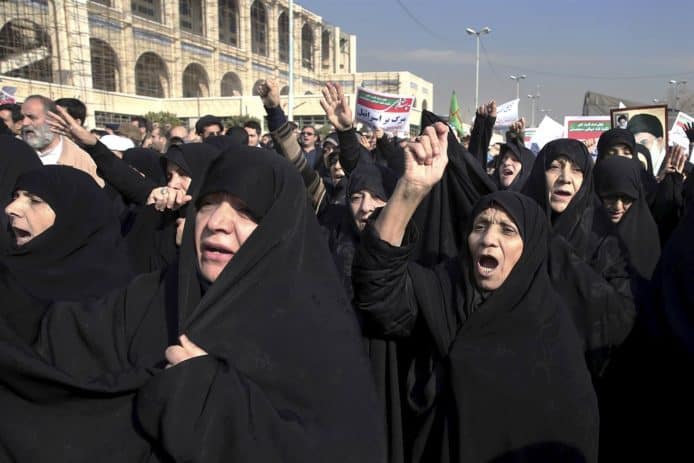 示威亂局越演越烈  伊朗封鎖手機網絡及社交平台