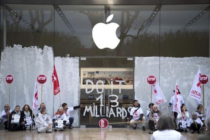 示威者 Apple Store 門前抗議逃稅  Apple 法國申請法庭清場令失敗