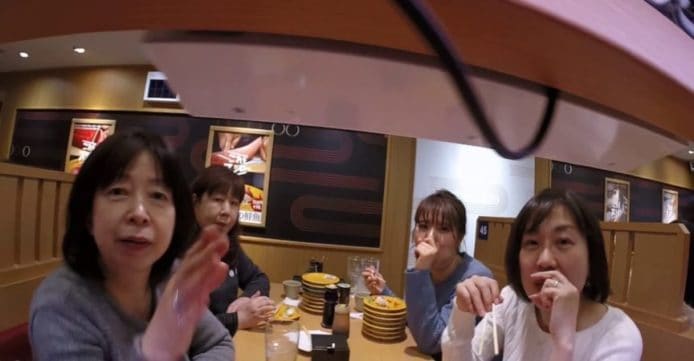 擺GoPro上迴轉壽司路軌拍片　食店擬控訴外國YouTuber