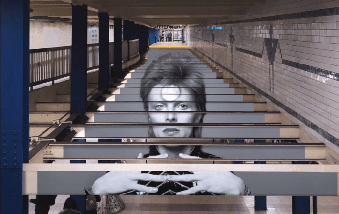 Spotify 一代奇才 David Bowie 致敬　紐約地鐵站變身博物館　