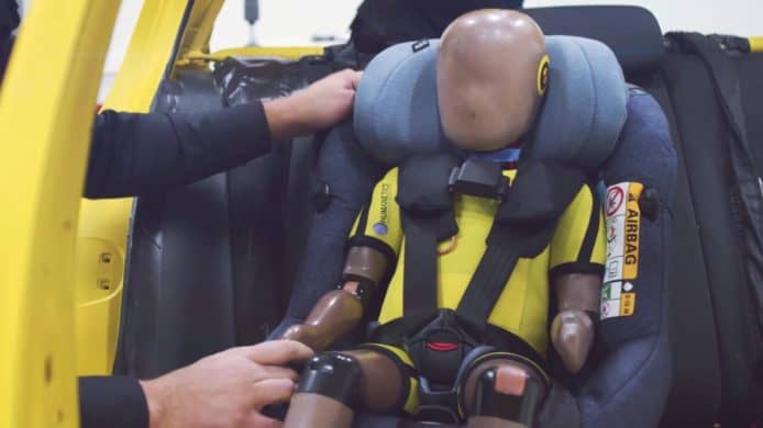 【有片睇】Maxi-Cosi 次世代兒童汽車座椅　內置安全氣袋