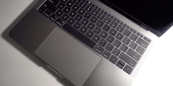 指蘋果MacBook鍵盤有缺陷　用戶向蘋果展開集體訴訟：「太易入塵無反應」