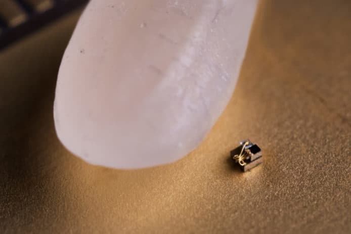 全球最小電腦記錄再被刷新  每邊只長 0.3 毫米