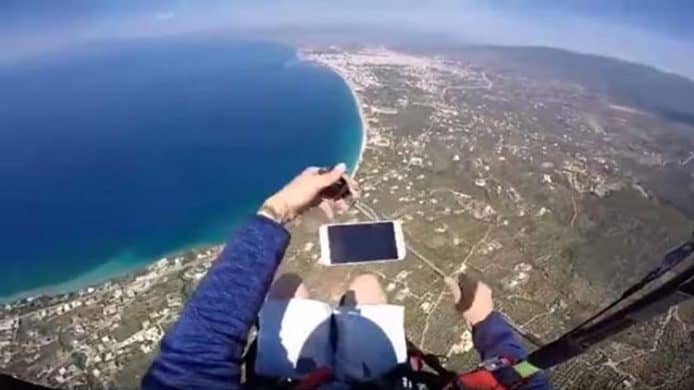 【有片睇】玩滑翔傘自拍甩手　手機直墮 2500 呎