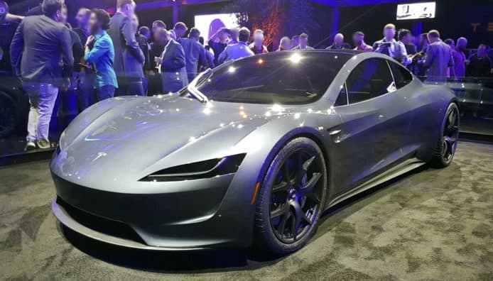 Tesla Roadster 加入增強操作模式 改善駕駛能力