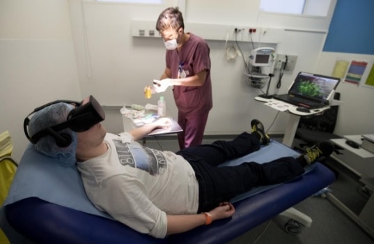 法國醫院用 VR 幫病人止痛　有效分散注意力