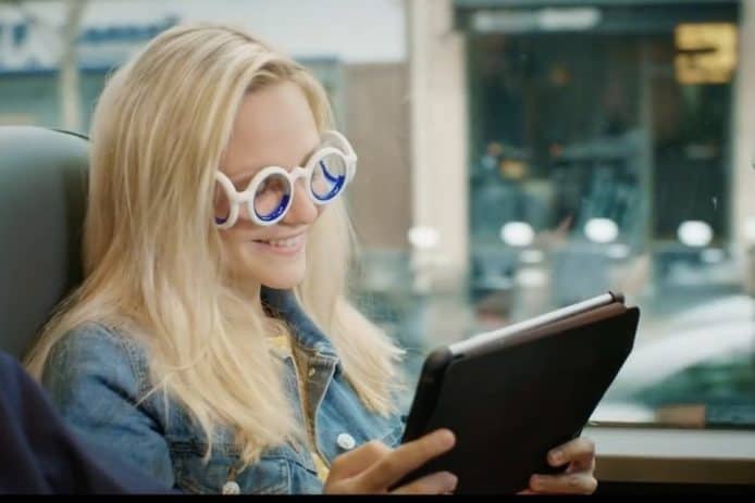 車廠設計眼鏡助乘客避免暈車浪