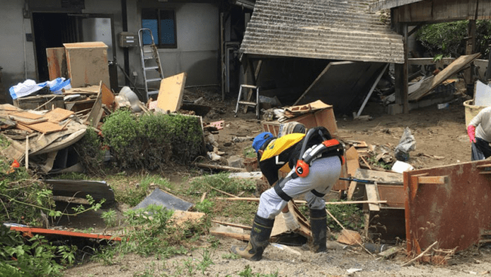 日本 Cyberdyne 機械外骨架　協助工作人員清理水災災區