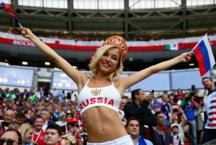 國際足協警告直播媒體停止近鏡拍攝性感女球迷