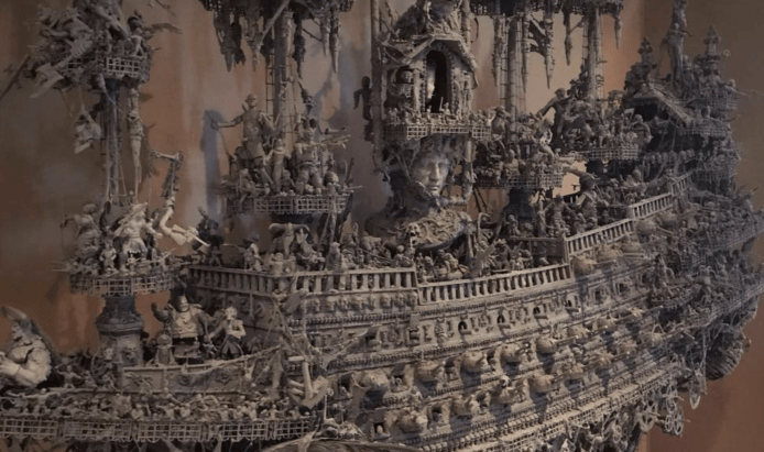 巨大幽靈船模型詭異氣氛十足　紋身師傅花14個月製作