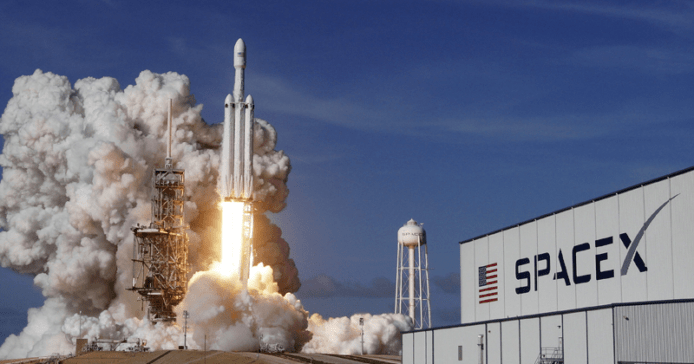 SpaceX 太空船明年準備載人測試