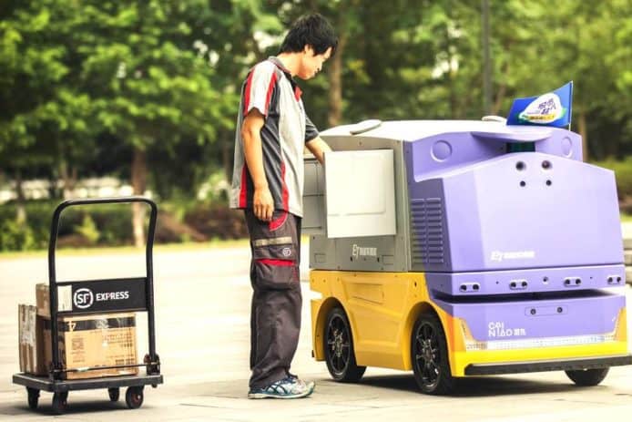 自動行駛機械人   為杭州戶外工作者送水消暑