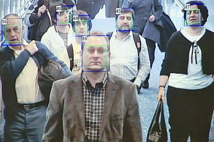 以膚色在人海搜尋疑犯AI系統　消息指IBM與紐約警方曾合作開發