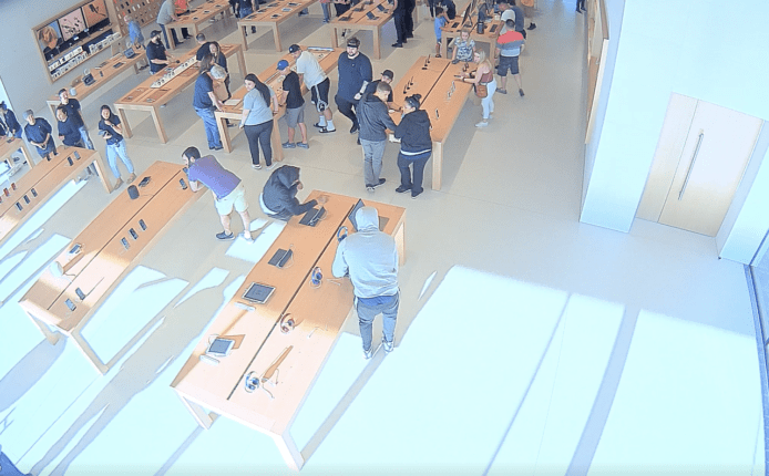 加州Apple Store被三賊公然搶劫　損失24萬店員企定定