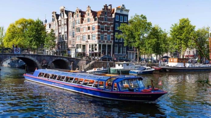 阿姆斯特丹觀光平底船全面電動化