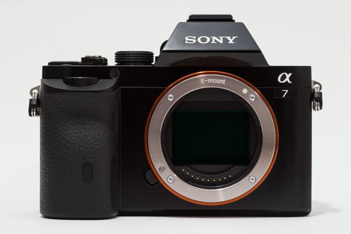 Leica 高層：Sony E 接環並不是為全片幅相機而設