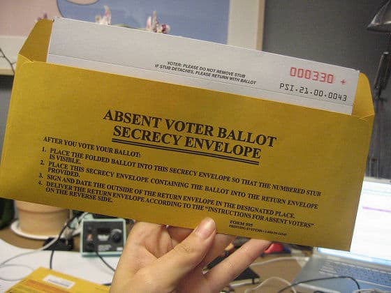 不少美國大學生不懂買郵票！令選舉投票信件未能寄出