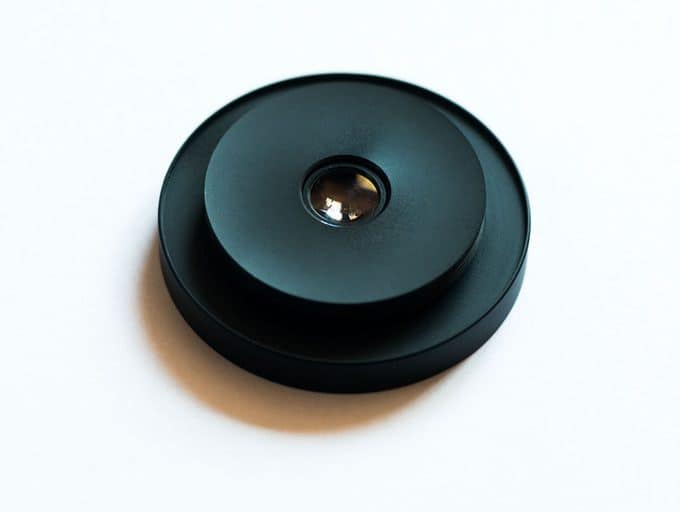 ExperimentalOptics 推出「史上最大光圈」 35mm f/2.7 餅鏡