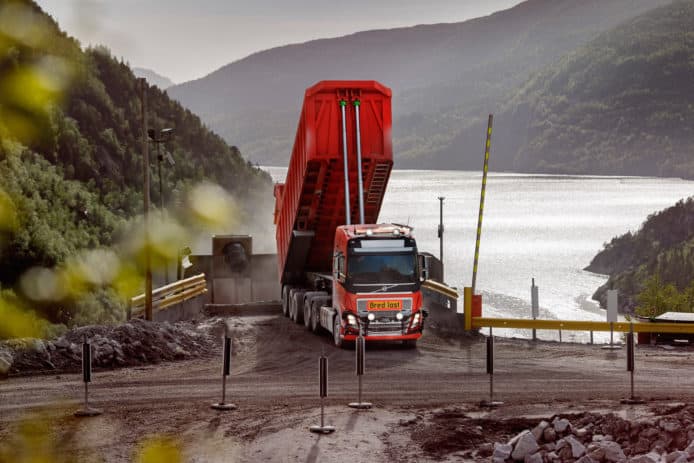 礦坑開工 Volvo 自動駕駛貨車邊測試邊搵錢